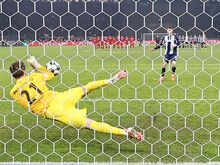 DFB-Pokal: Elfmeter-Krimi: Freiburg zerstört Herthas Finaltraum