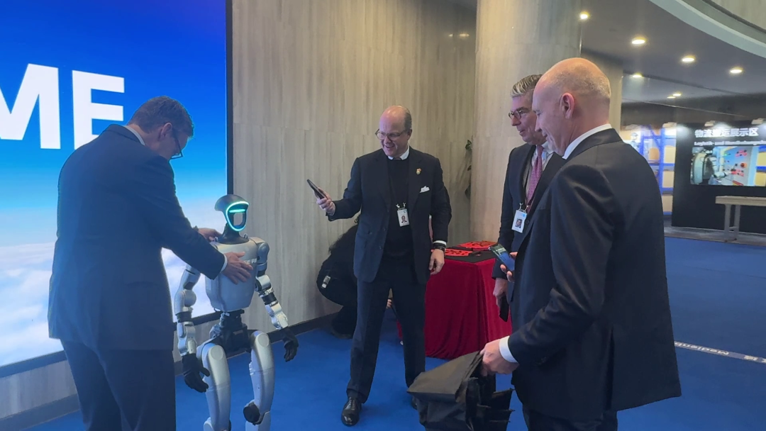 German chancellor visits Unitree Robotics in Hangzhou to explore tech collaboration