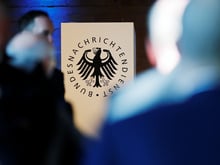 Wie weit rechts darf ein Wissenschaftler stehen? : BND-Professor zieht vor das Bundesverfassungsgericht