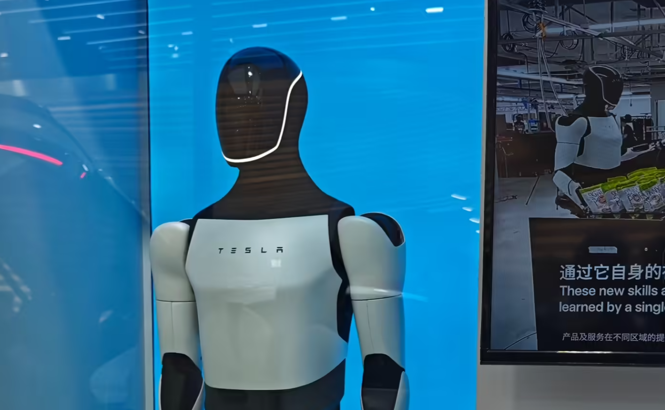 AWE 2026: Tesla showcases third-generation humanoid robot