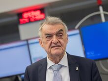 Sportministerkonferenz: Innenminister drohen DFB und DFL mit Polizeikosten