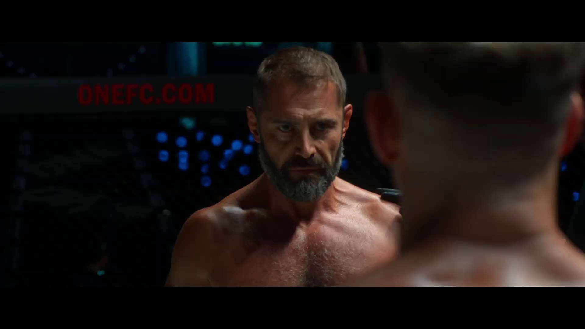 羅素·克洛與盧克·海姆斯沃主演一部充滿硬核的綜合格鬥劇，Beast