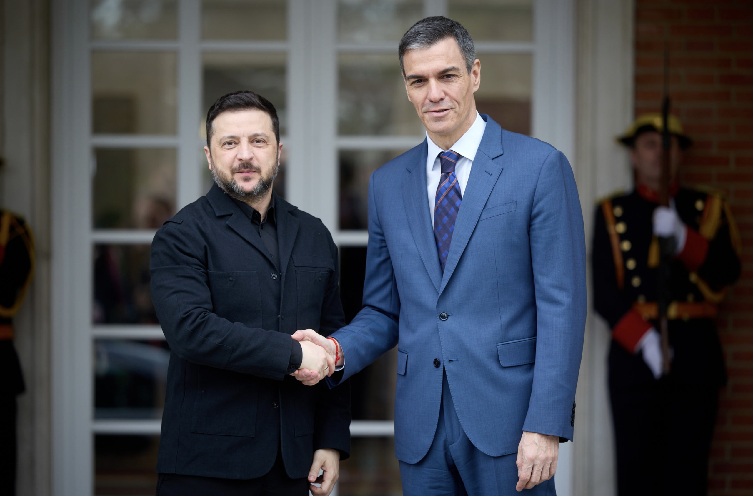 澤連斯基訪問馬德里，桑切斯說「沒有人能讓我們忘記烏克蘭正在發生的事」。