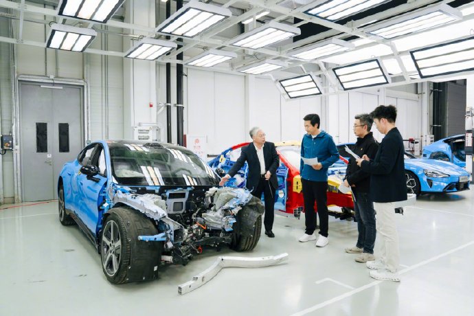 Xiaomi’s CEO showcases new-gen SU7 in teardown livestream, says orders exceed 40,000