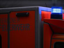 Brände: Müllcontainer brennen in Hochhaus