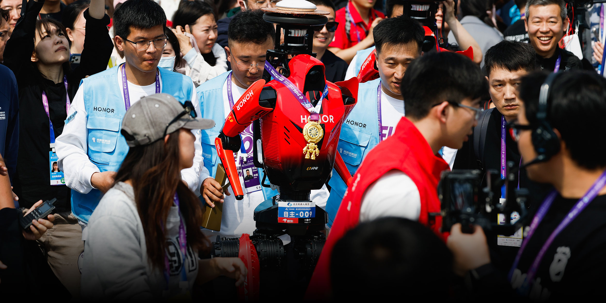Chinese Robot Runner Beats Men’s Half-Marathon World Record