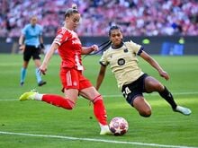 Champions League: 1:1 gegen Barça -Torschützin Kett sieht Rote Karte