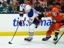 Eishockey: Doppelpack Draisaitl: Oilers erzwingen sechstes Spiel in NHL