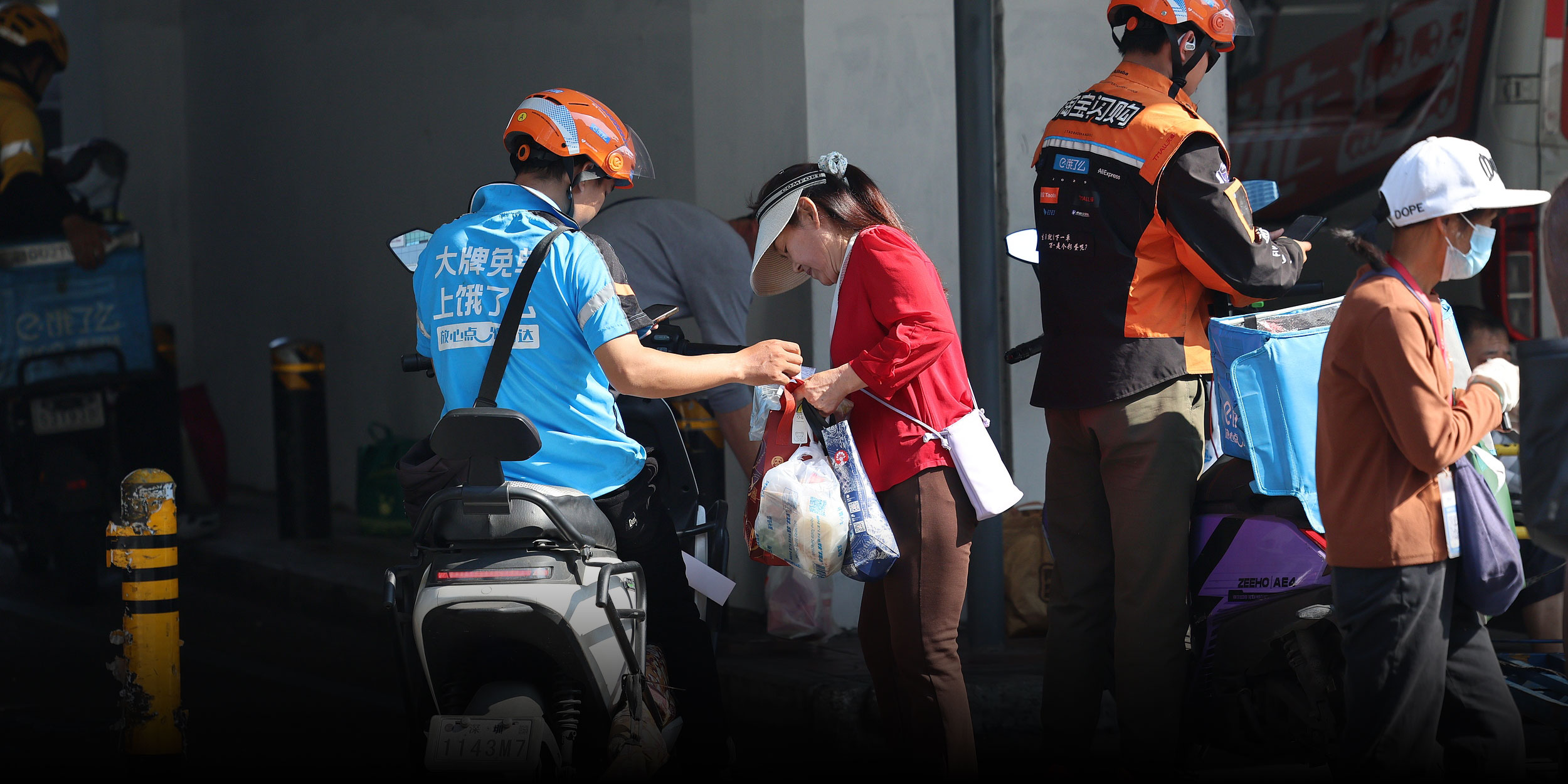 Shenzhen’s Food Delivery Aunties Get a Policy Upgrade
