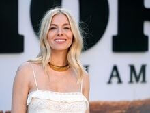 Promi-Nachwuchs: Sienna Miller bringt mit 44 Jahren ihr drittes Kind zur Welt