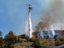 200 Feuerwehrleute im Einsatz: Feuer in einem Vorort von Los Angeles ausgebrochen