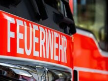 Drei Fahrzeuge beschädigt: Wohnmobil und Auto brennen am Paul-Linke-Ufer aus