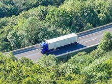 Lkw mit Gefahrgut: Gefahrgut legt A8 lahm – Evakuierungen und Waldbrandgefahr