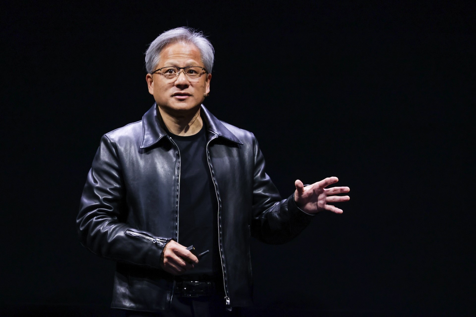 黃仁森再次感謝世嘉，並提醒世界他們如何拯救了Nvidia