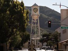 Hollywood-Deal: Paramount setzt Warner-Übernahme vorerst aus