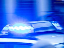 Ohne Führerschein unterwegs: 18-Jähriger rast wild durch Berlin und greift Beamte an