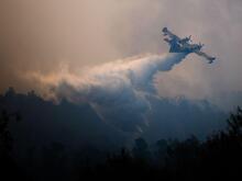 Waldbrände in Spanien und Frankreich: Feuerwehrleute rücken zu immer neuen Einsätzen aus