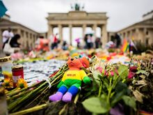 Nach Terroranschlag: Anschlag beim CSD: Trauer und Wut sind noch immer zu spüren