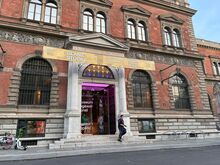 Zwei Verdächtige geflüchtet: Diebstahl bei Juwelenausstellung in Wiener Museum