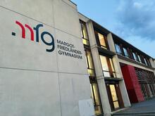 Berlins Margot-Friedländer-Gymnasium: 1000 Gäste bei der Enthüllung eines ganz besonderen Schulnamens