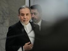 Krieg im Nahen Osten: Irans Außenminister macht sich über US-Verluste lustig